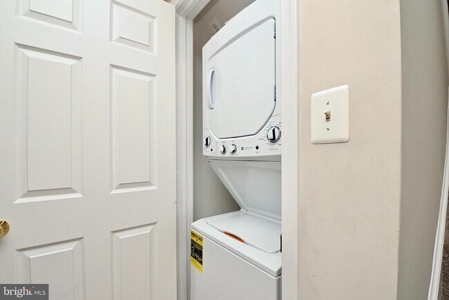 Foto del edificio - 6854 Brindle Heath Way