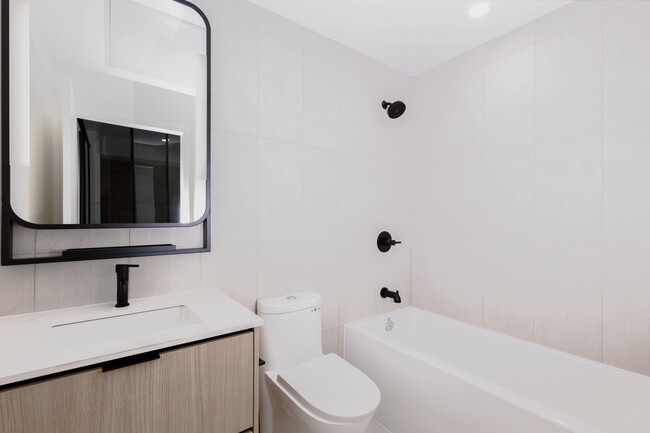 Photo du bâtiment - 1050 Eastern Ave