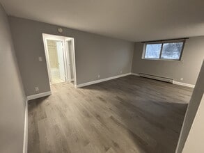 Building Photo - 99 Westwood Dr