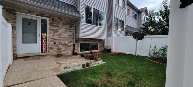 Building Photo - 332 Park Ridge Ln