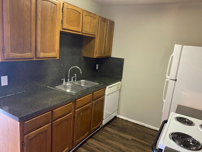 Building Photo - 1410 Courtney Pl