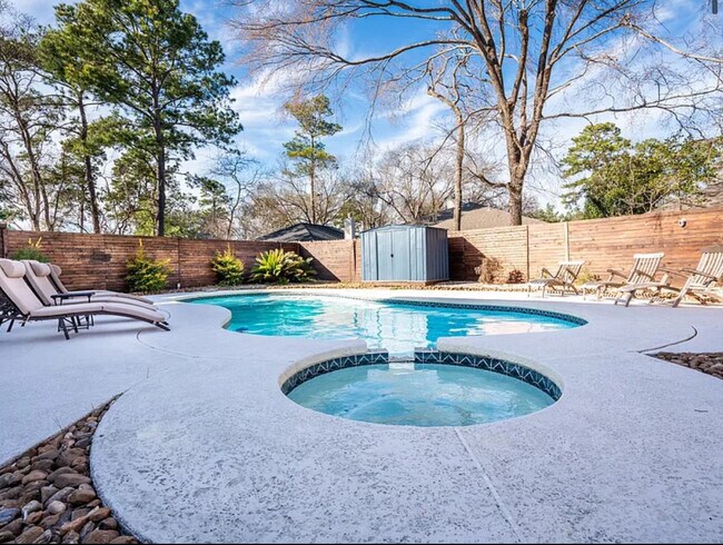 Foto del edificio - 5006 Deer Point Dr