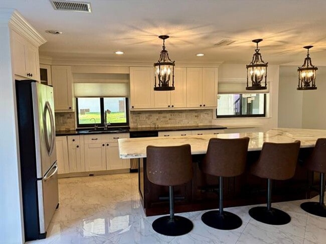 Foto del edificio - 2199 Charleston