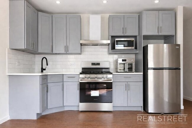 Foto del edificio - Sun-Filled 2 Bed / 2 Bath w/ King Primary, Walk-In Closet – Steps from Gates J
