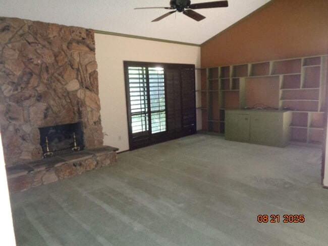 Building Photo - Rare One-Story Condo in College Terrace