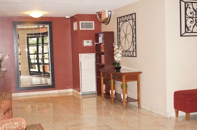 Building Photo - 200 Ledgewood Dr