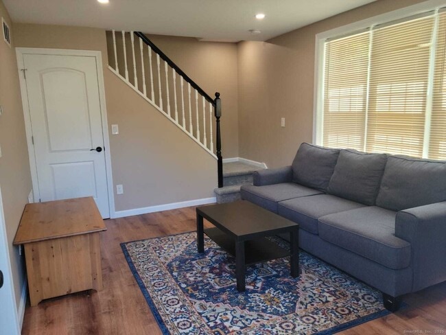 Foto del edificio - 62 High Ridge Dr