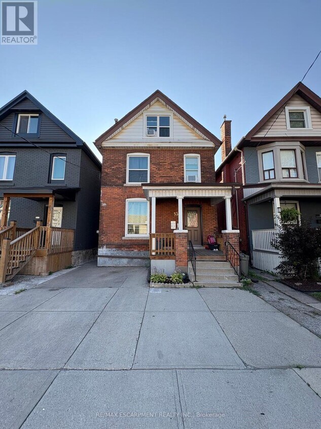 Primary Photo - 53 William St