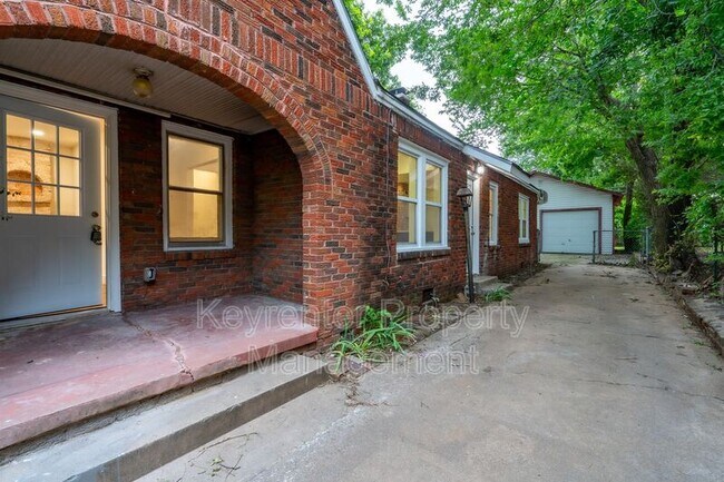 Foto del edificio - 347 S Zunis Ave