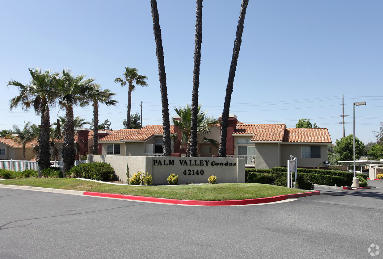 Foto del edificio - Palm Valley Condos