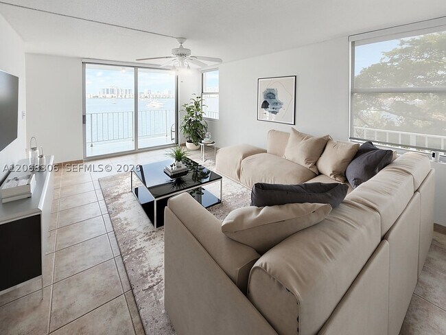 Foto del edificio - 16546 NE 26th Ave