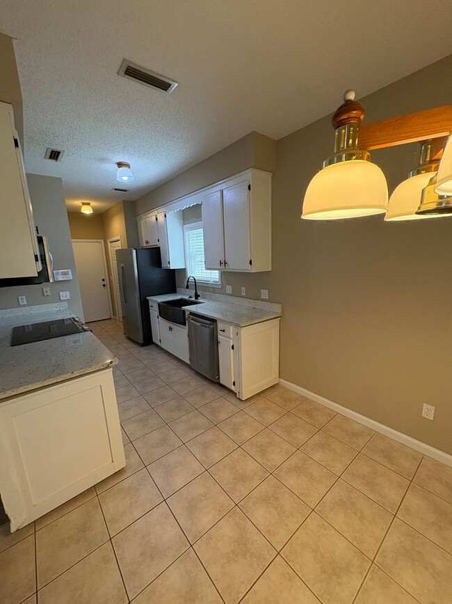 Foto del edificio - Available July!