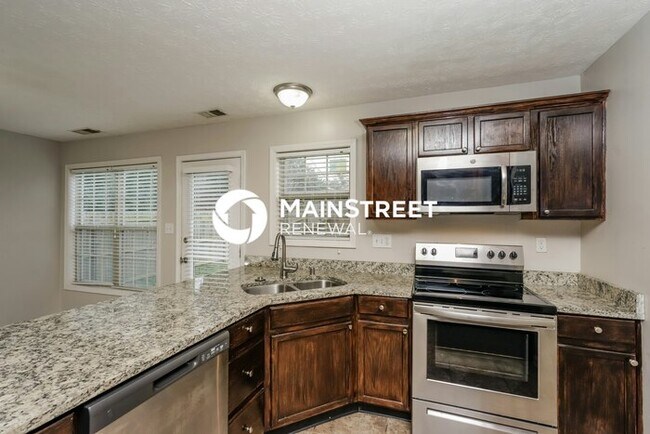 Foto del edificio - 3 Bedroom Pet-Friendly Home in Louisville, KY with Main Street Renewal