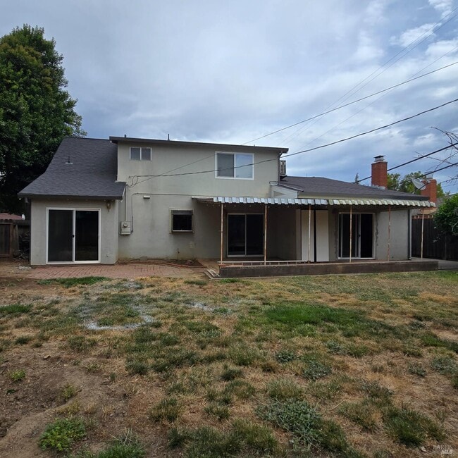 Building Photo - 137 Anita Ct