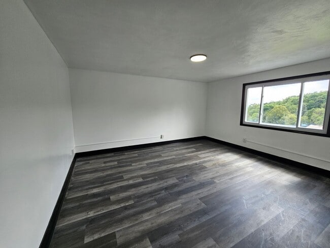 Building Photo - Newly Updated 2 bedroom 1 Bath House for r...