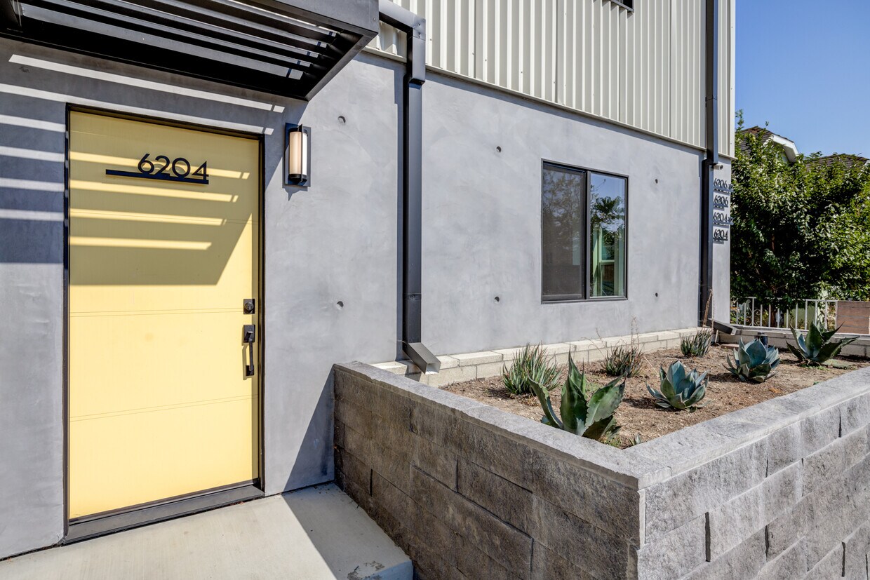Foto principal - 6204 Brynhurst Ave
