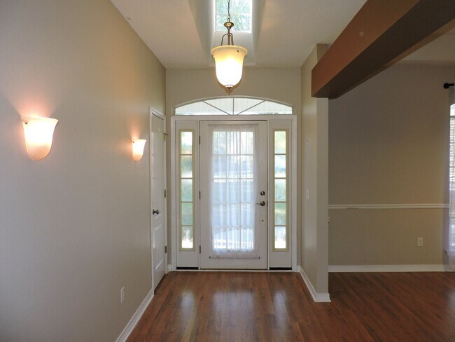 Building Photo - Beautiful home on one acre lot!