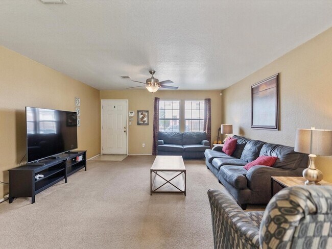 Foto del edificio - 5143 Roth Forest Ln