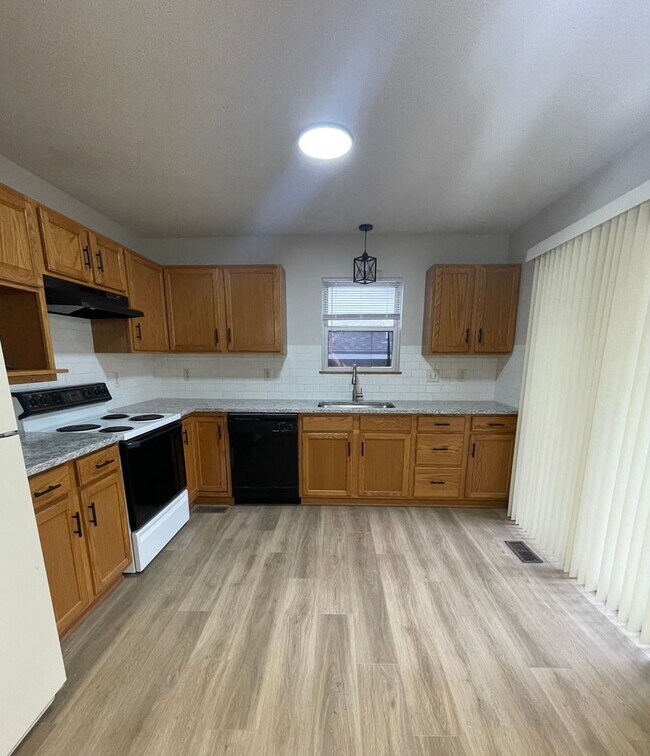 Foto del edificio - Remodeled Derby Duplex!