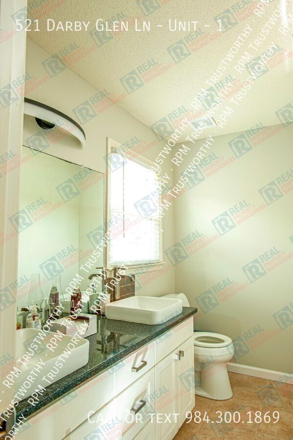 Building Photo - 521 Darby Glen Ln