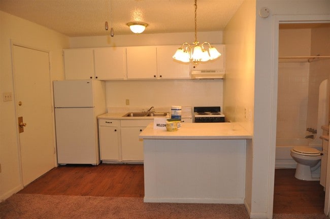 Simple well designed kitchens - Spanish Oaks