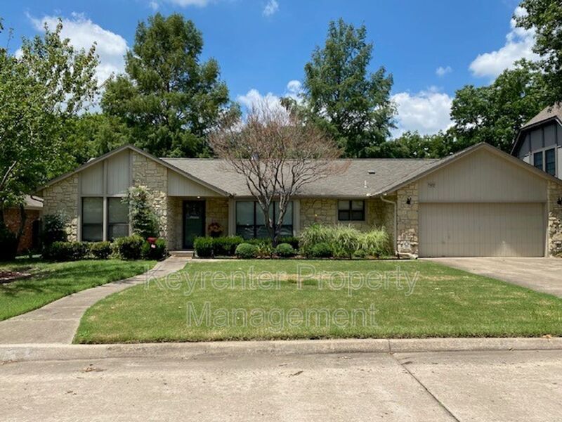 Foto principal - 7916 S Irvington Ave