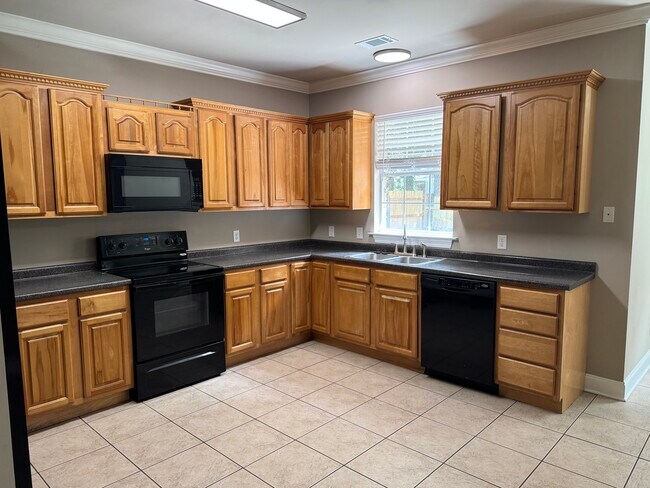 Building Photo - 72697 Diamondhead Dr N