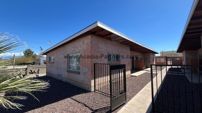 Building Photo - Beautiful 4-Plex w/ Storage