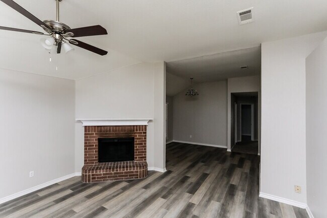 Foto del edificio - 1226 Misty Meadow Dr