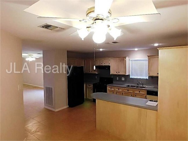 Building Photo - 2221 N Austin Avenue , Pearland , TX , 77581