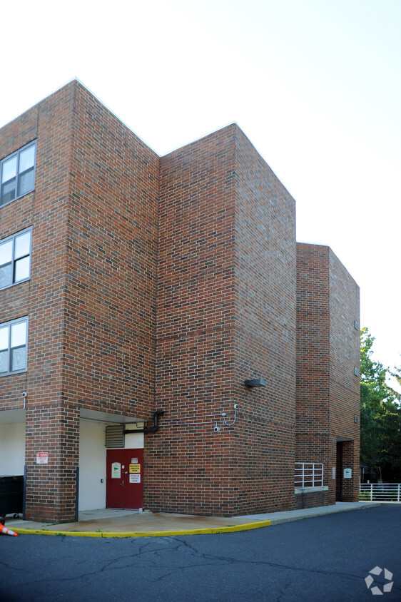 Building Photo - Hibernia Apartments