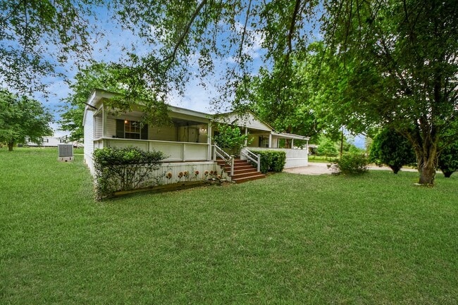 Foto del edificio - 18303 James Rd