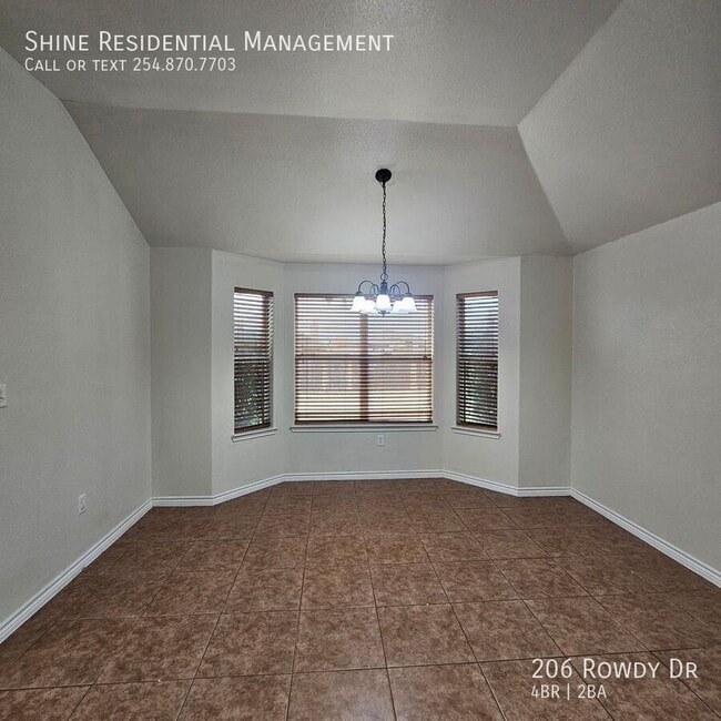 Building Photo - 206 Rowdy Dr
