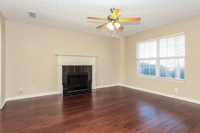 Building Photo - 3011 Wellington Pl