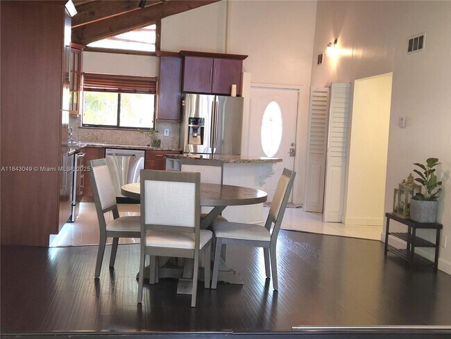 Foto del edificio - 6151 NW 33rd Way
