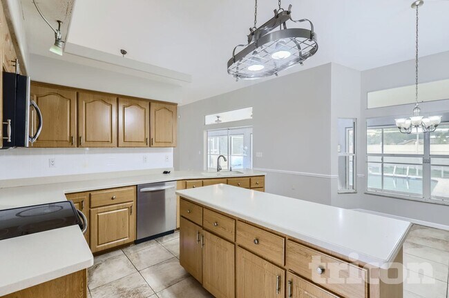 Foto del edificio - 13530 Coronado Dr