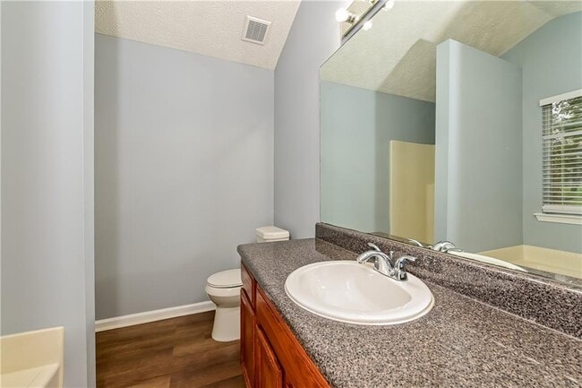 Foto del edificio - 5986 Creekside Dr