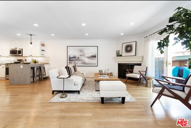 Building Photo - 1037 18th St