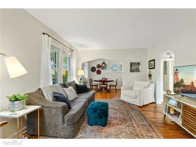 Foto del edificio - 1 br, 1 bath House - 4716 Pillsbury Ave S