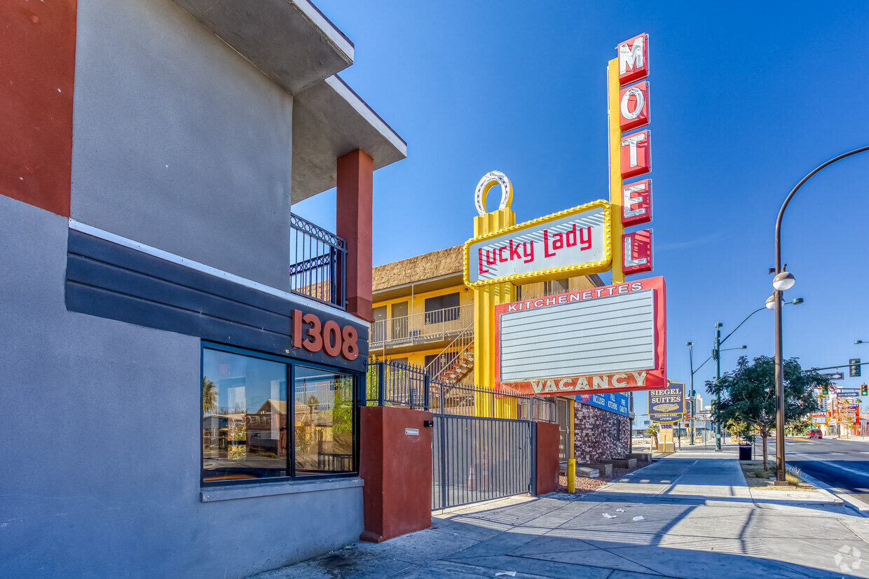 Primary Photo - Lucky Lady Motel