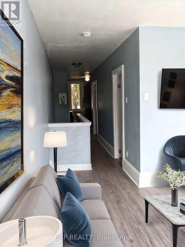 Photo du bâtiment - 1055 Somerset St W