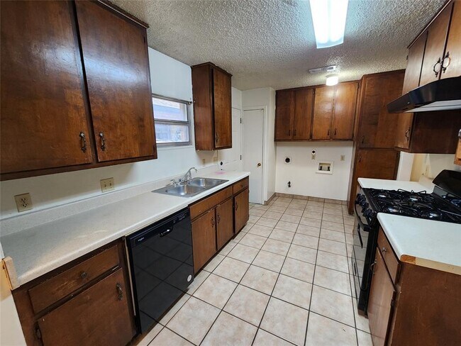 Foto del edificio - 6909 Cooper Ln