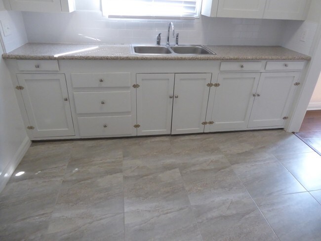 Kitchen - 1431 W 36th St