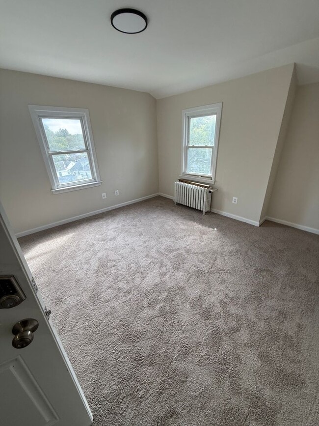 Building Photo - Newly Renovated 2 Bedroom Apartment in Bal...
