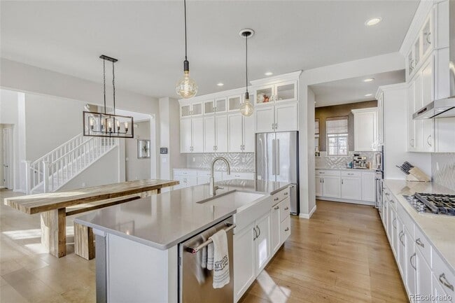 Foto del edificio - 5 BR/4BA | Newly Renovated Single Family Home | 1-Car Garage Parking | Community Pool!