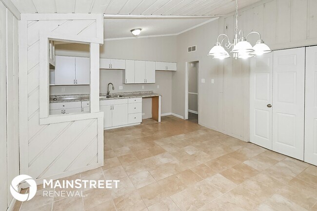 Building Photo - 2943 Brandale St