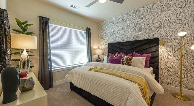 Building Photo - One-Bedroom Apartment in Trendy Neighborhood.