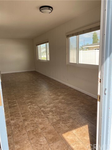 Foto del edificio - 363 E 18th St