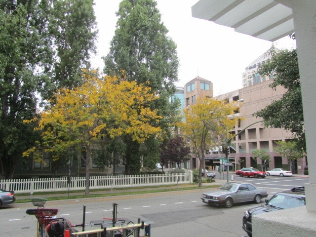 Building Photo - Downtown Oakland Secured access Condo with...