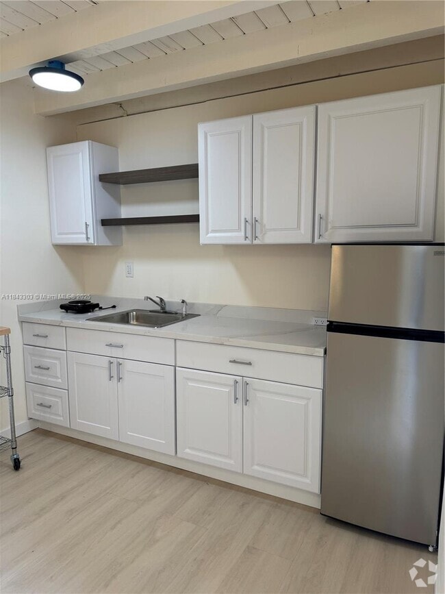 Building Photo - 630 SW 62nd Ct